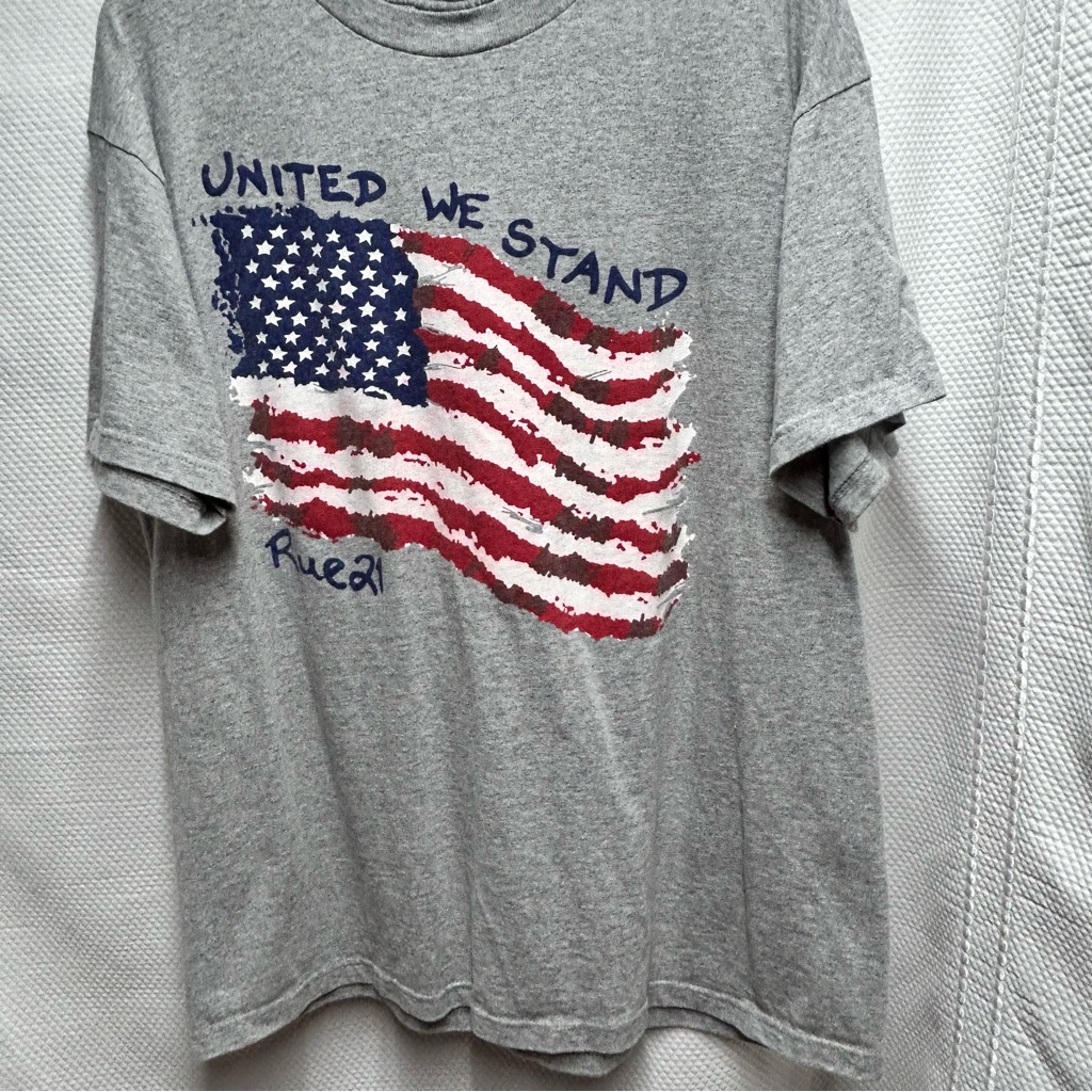 Rue21 Gray T-Shirt With American Flag Graphic Large